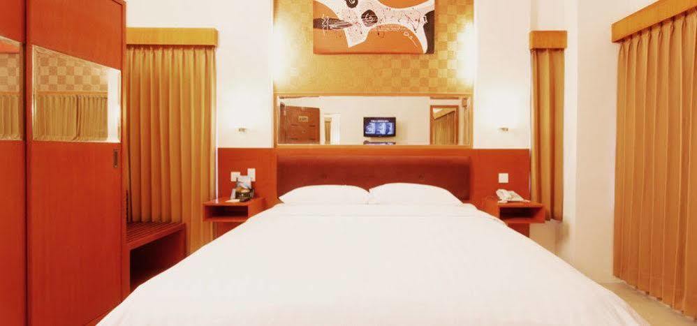 Hotel Bisanta Bidakara Tunjungan Surabaya Esterno foto